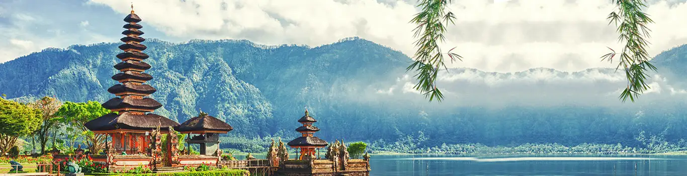 Uluwatu Temple perched on a cliff above the Indian Ocean